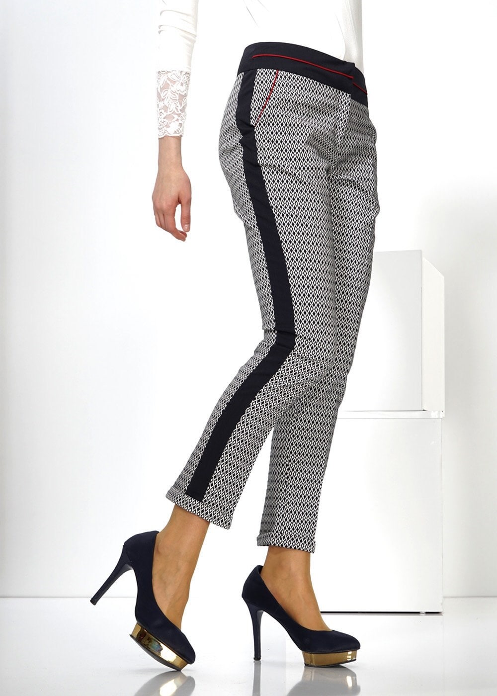 Tesettür giyim LACİVERT ETNİK DESENLİ PANTOLON 7807