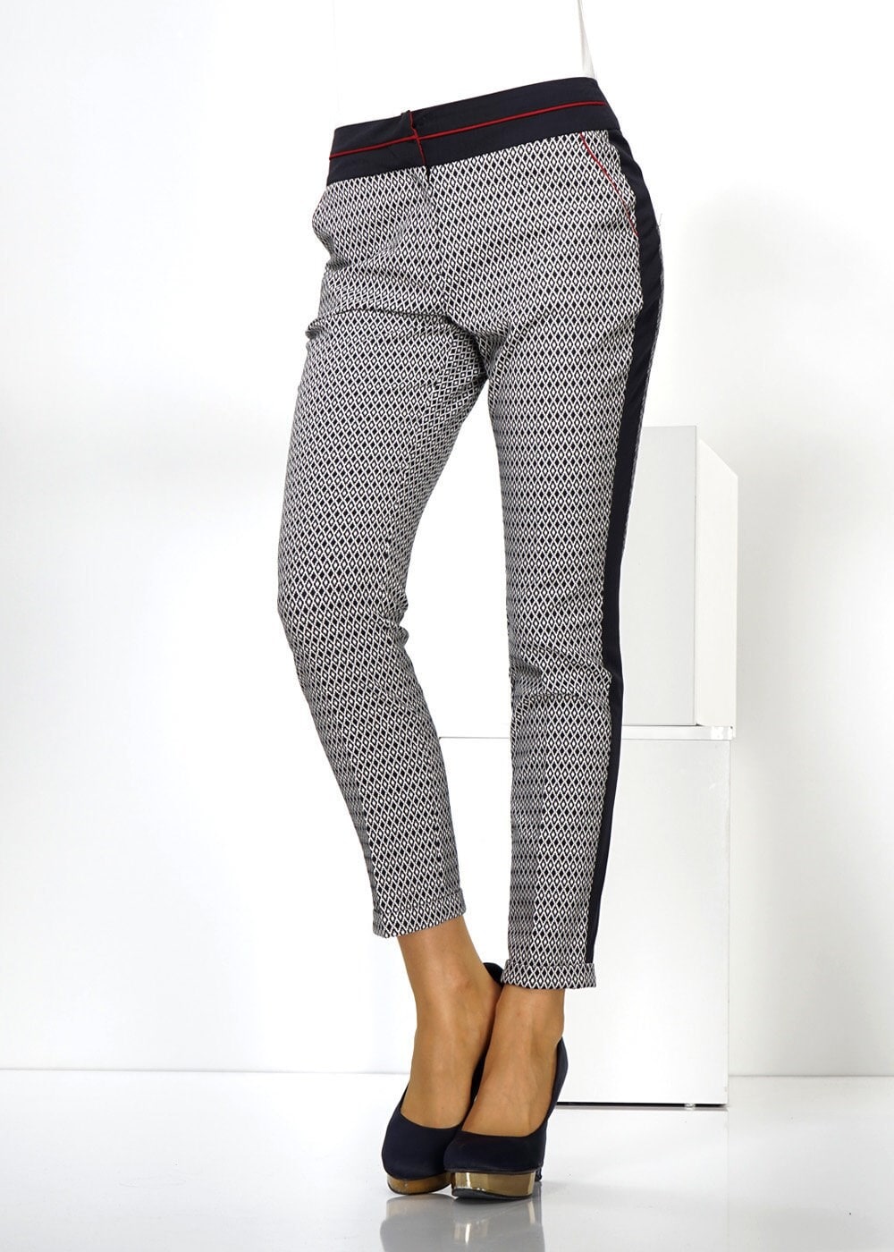 Tesettür giyim LACİVERT ETNİK DESENLİ PANTOLON 7807