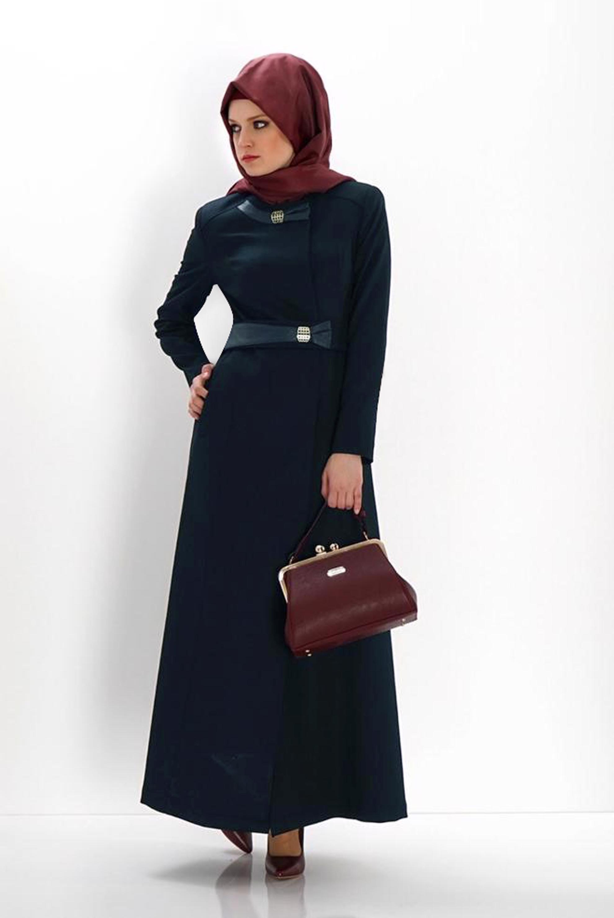 Tesettür giyim YEŞİL AKSESUAR DETAYLI DERİ KUŞAKLI PARDESÜ 1326  