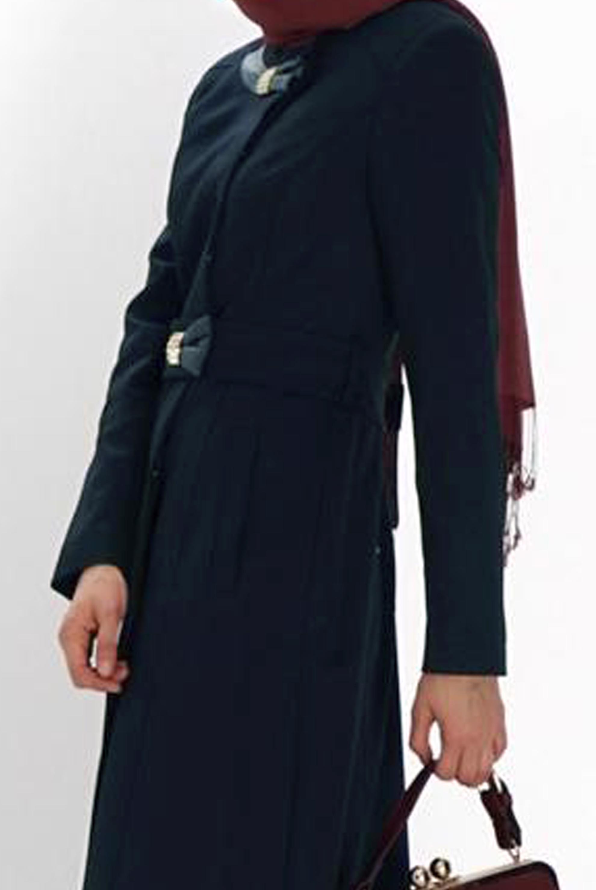 Tesettür giyim YEŞİL AKSESUAR DETAYLI DERİ KUŞAKLI PARDESÜ 1326  