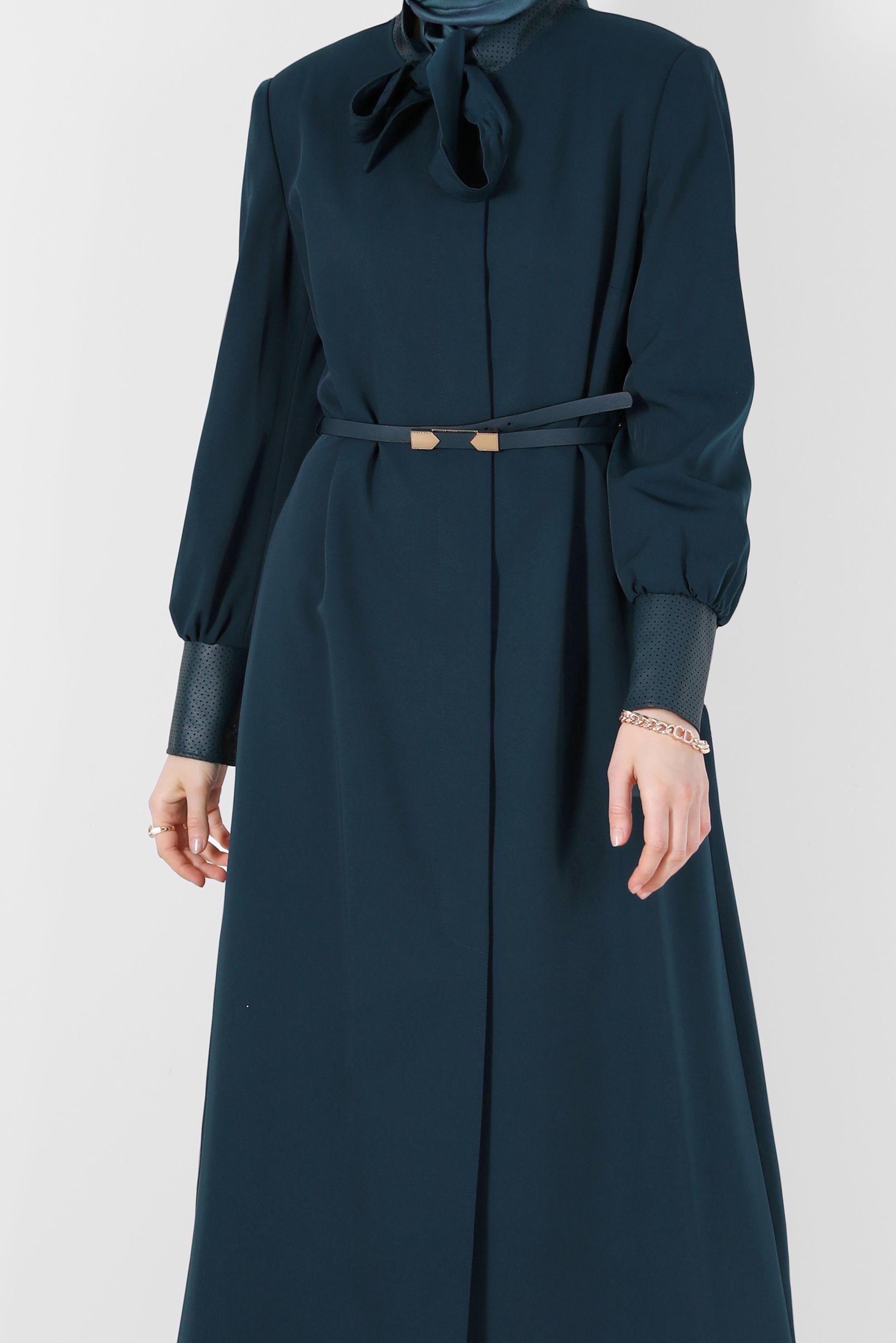 Tesettür giyim YEŞİL YAKASI BAĞLAMA DETAYLI PARDESÜ 1403 