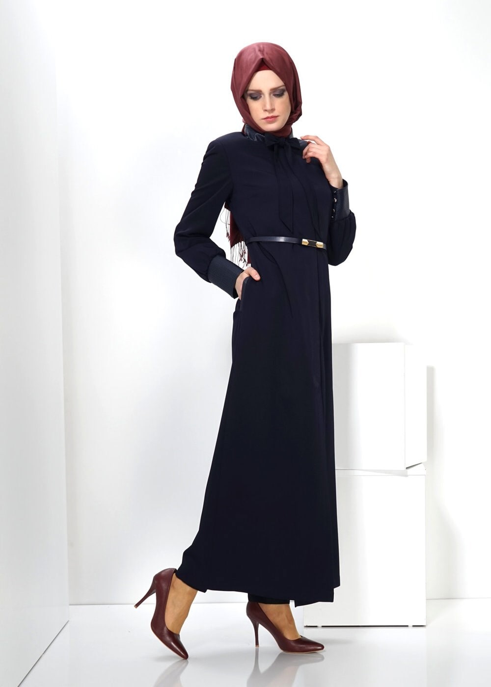 Tesettür giyim LACİVERT YAKASI BAĞLAMA DETAYLI PARDESÜ 1403 