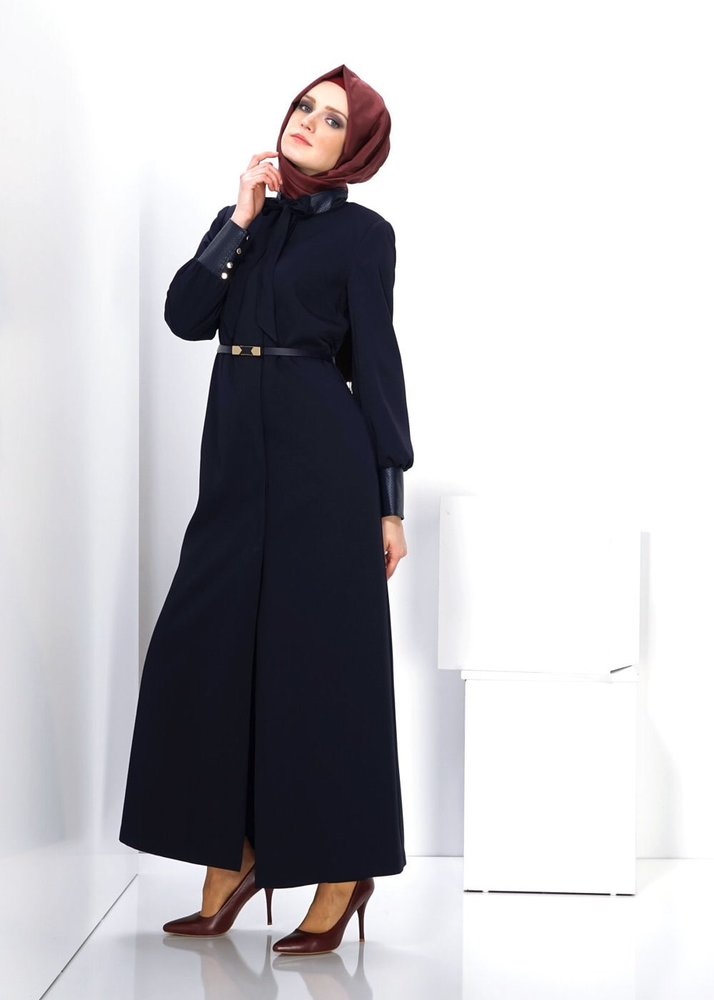 Tesettür giyim LACİVERT YAKASI BAĞLAMA DETAYLI PARDESÜ 1403 