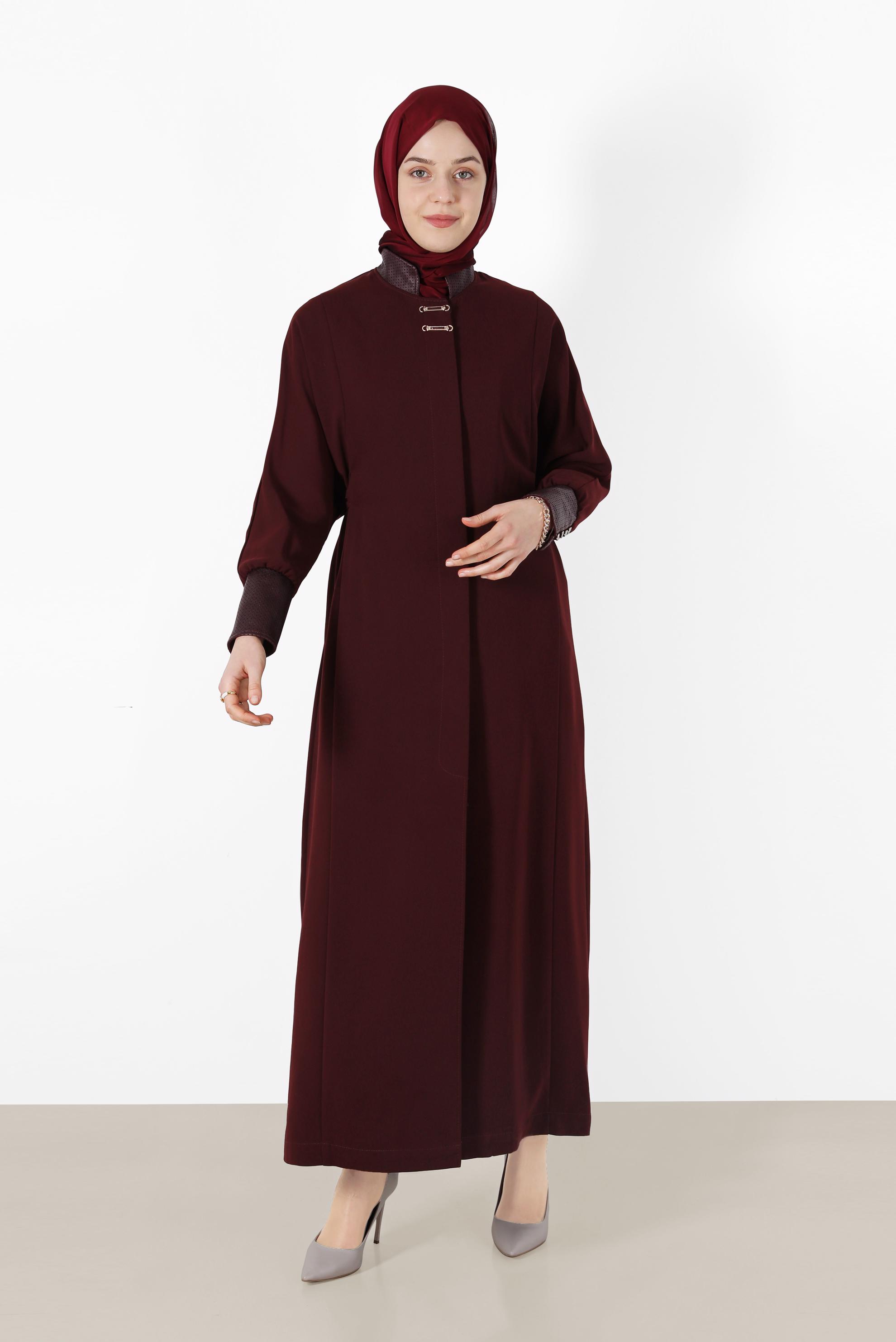 Tesettür giyim MÜRDÜM MANŞETLERİ DERİ DETAYLI HAKİM YAKA PARDESÜ 1407 