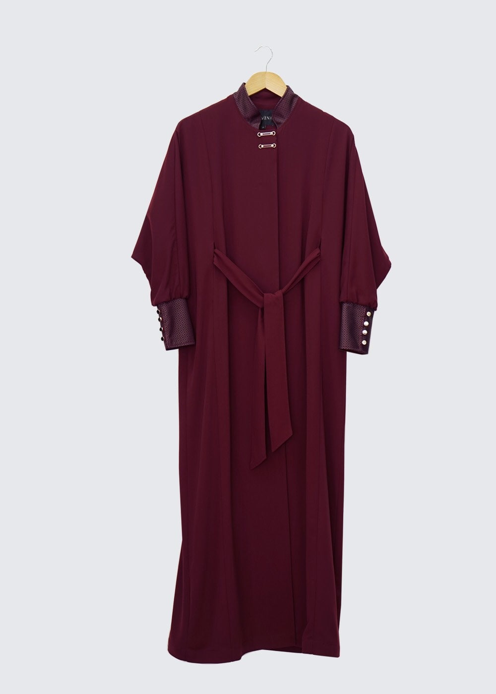 Tesettür giyim BORDO MANŞETLERİ DERİ DETAYLI HAKİM YAKA PARDESÜ 1407 