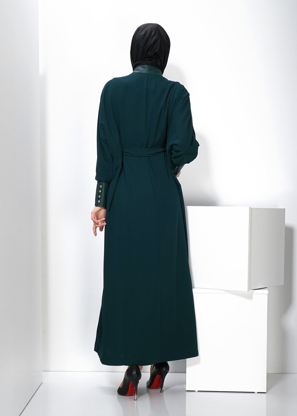 Tesettür giyim YEŞİL MANŞETLERİ DERİ DETAYLI HAKİM YAKA PARDESÜ 1407 