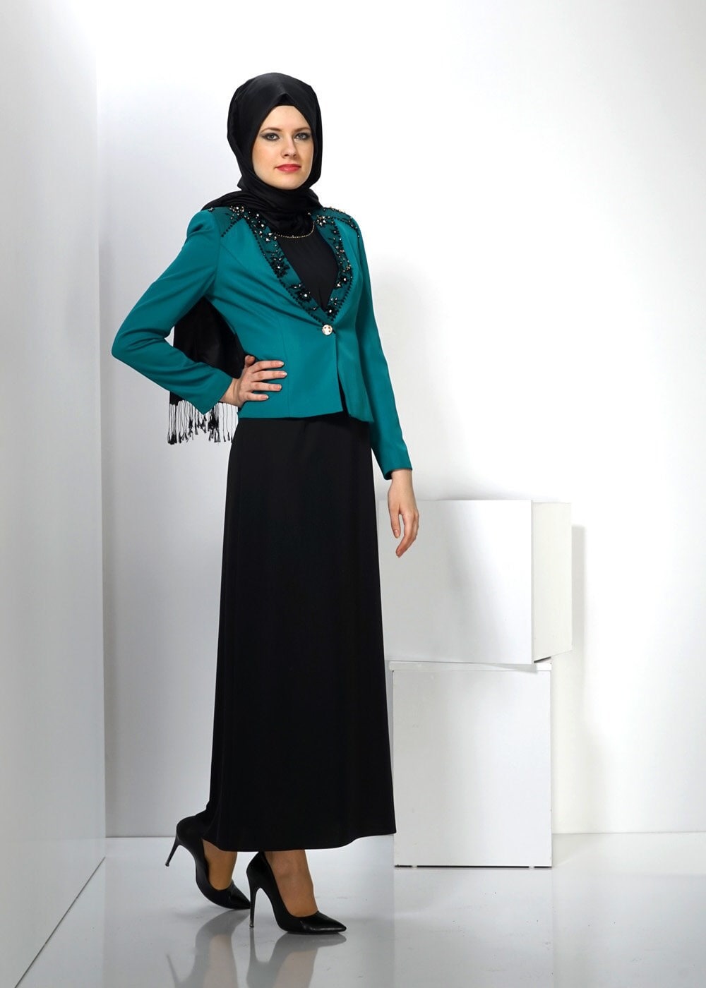 Tesettür giyim MAVİ İŞLEMELİ ELBİSELİ TAKIM 3032