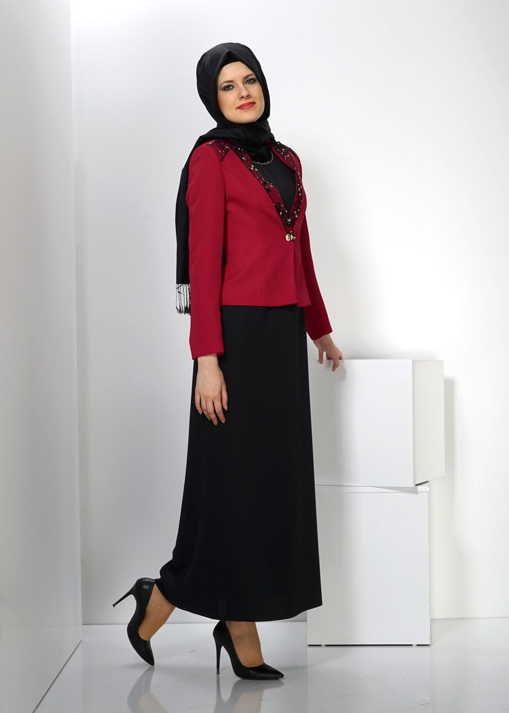 Tesettür giyim KIRMIZI İŞLEMELİ ELBİSELİ TAKIM 3032