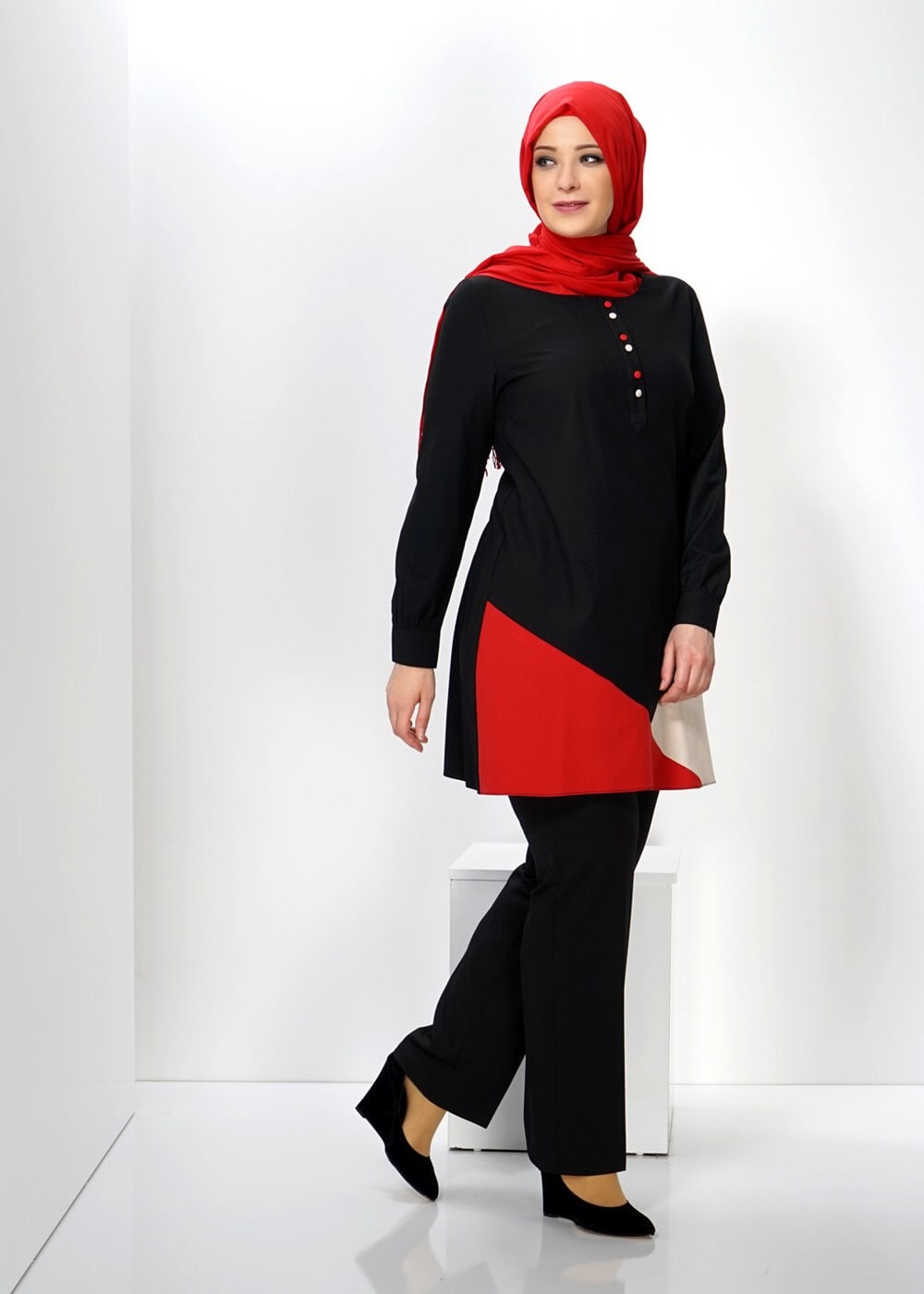 Tesettür giyim SİYAH RENK BLOKLU TUNİK 2421 
