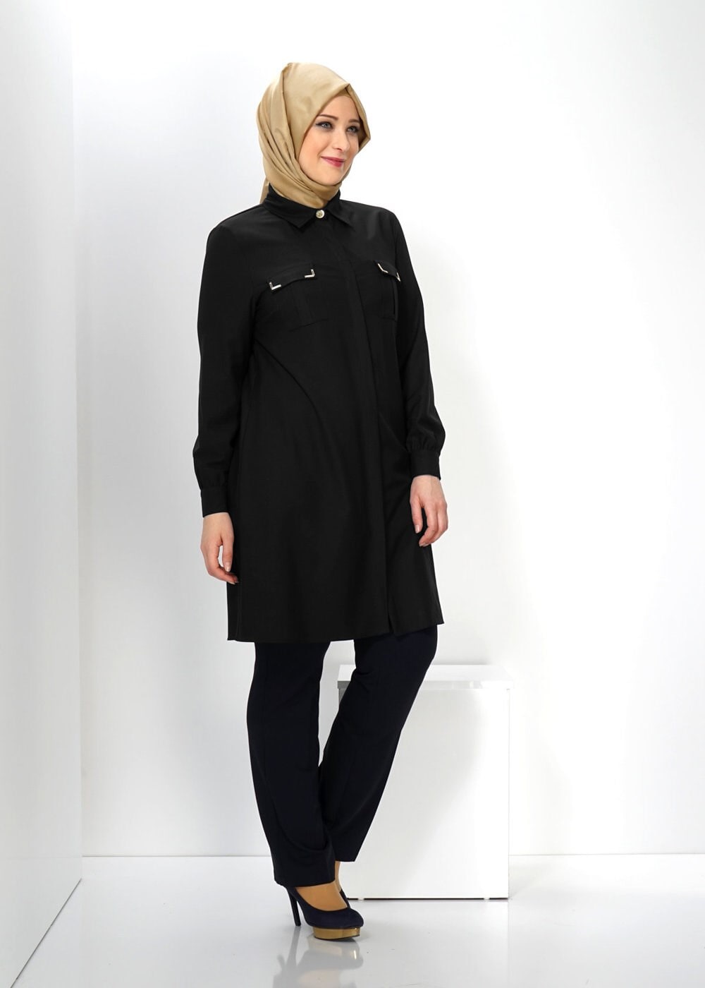 Tesettür giyim SİYAH GÖMLEK YAKA TUNİK 2427