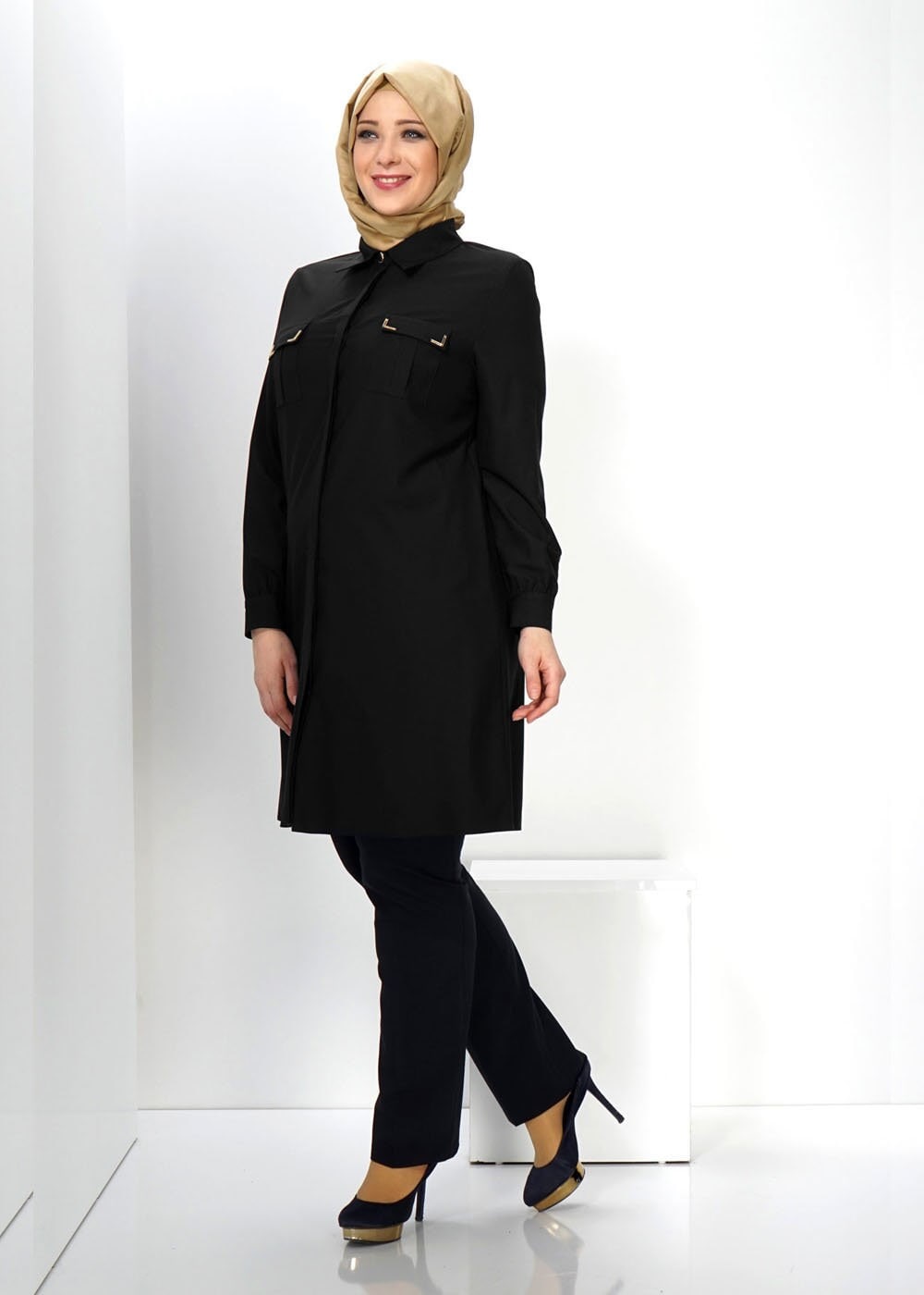 Tesettür giyim SİYAH GÖMLEK YAKA TUNİK 2427