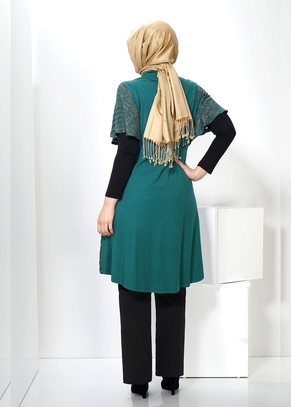 Tesettür giyim YEŞİL BELİ BÜZGÜLÜ TUNİK 2434 