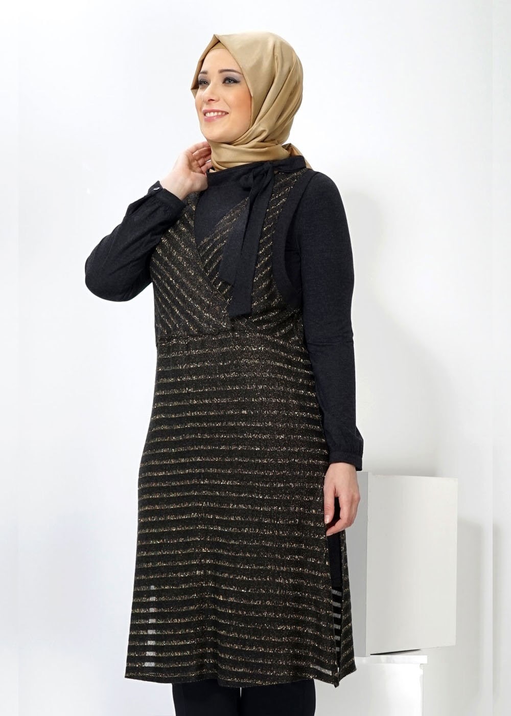 Tesettür giyim SİYAH BAĞLAMA DETAYLI TUNİK 2438 