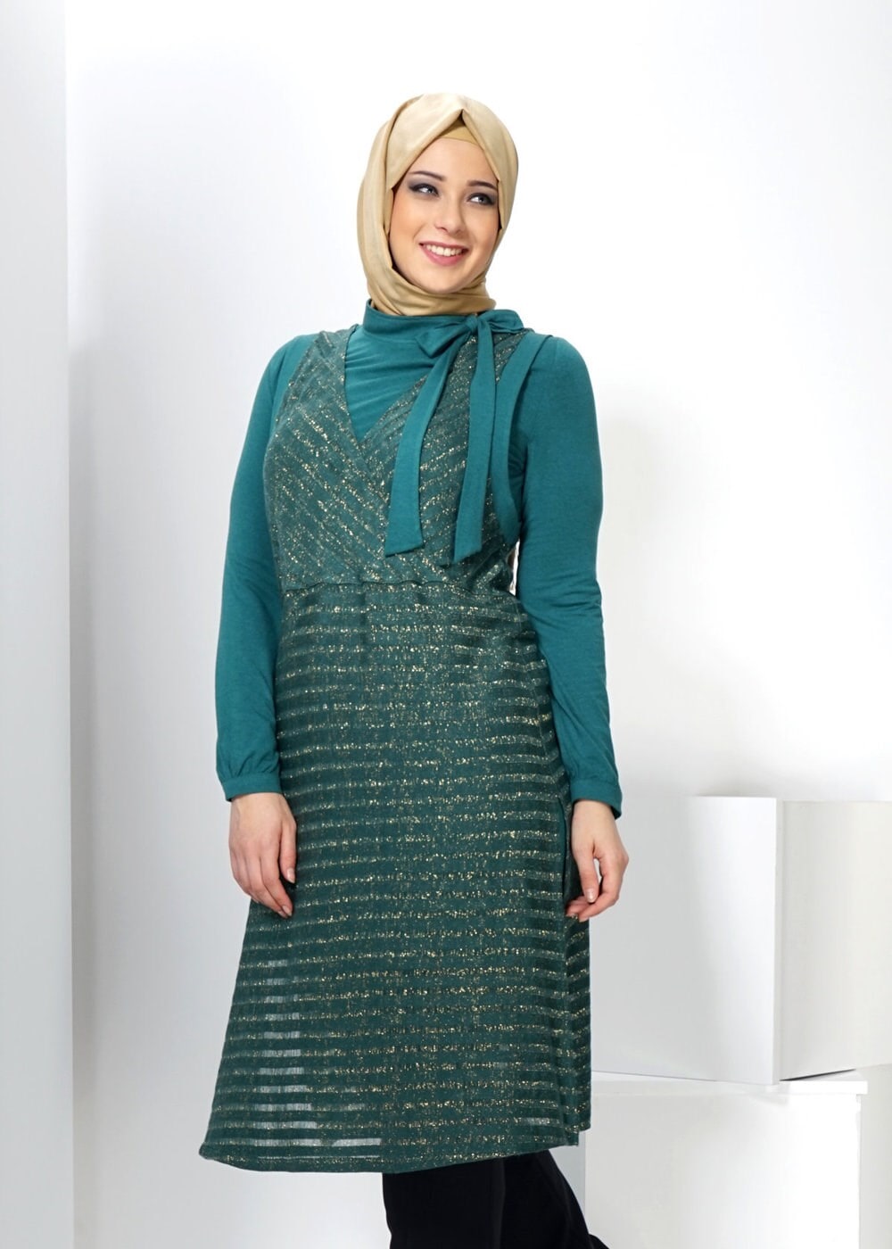 Tesettür giyim YEŞİL BAĞLAMA DETAYLI TUNİK 2438 