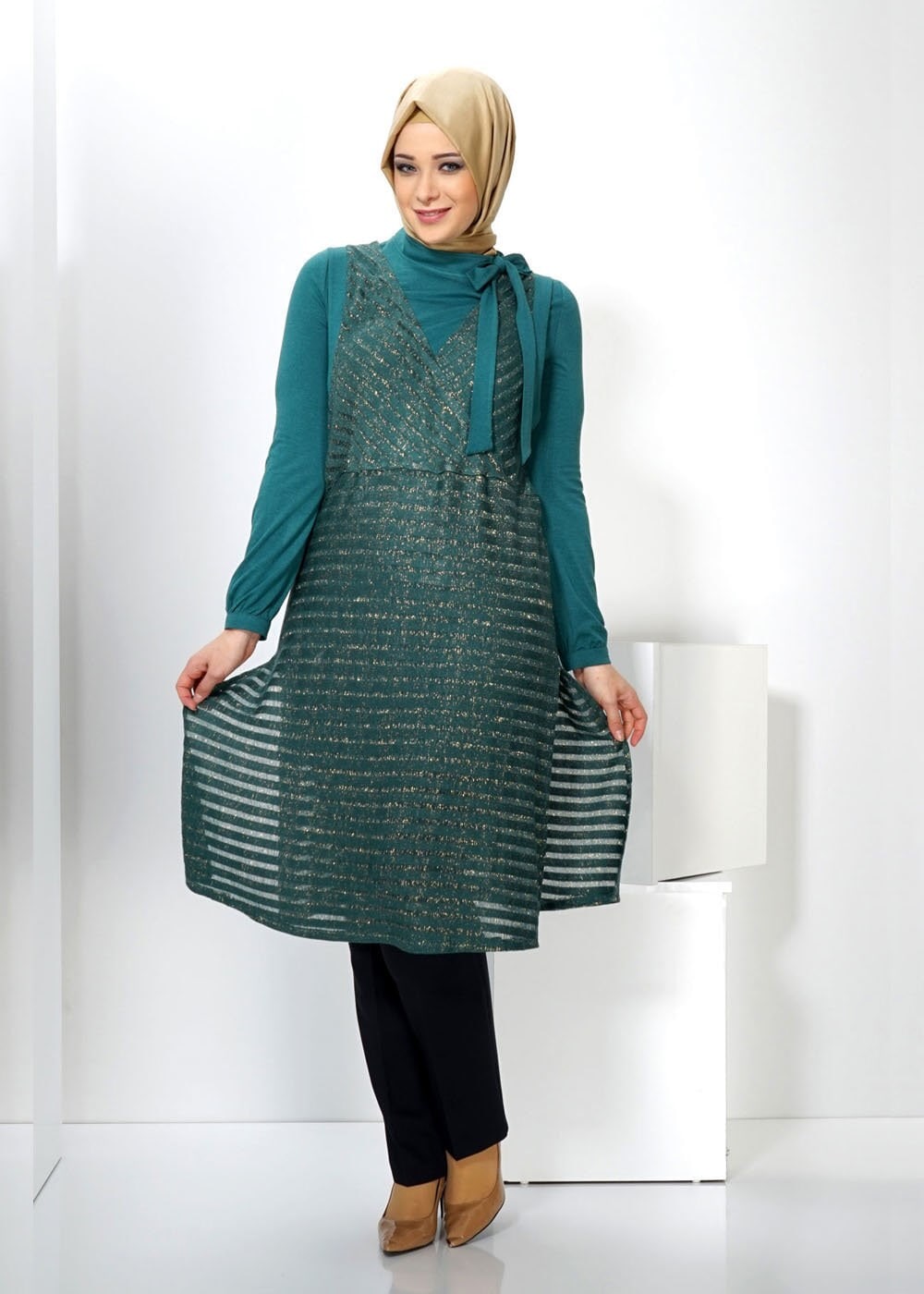Tesettür giyim YEŞİL BAĞLAMA DETAYLI TUNİK 2438 