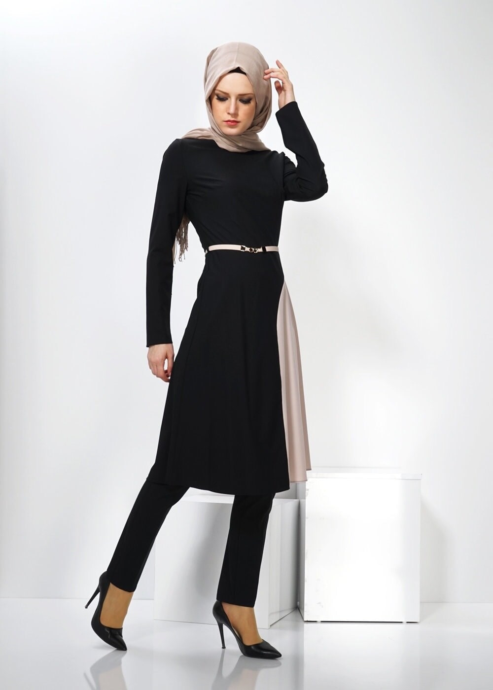 Tesettür giyim SİYAH RENK BLOKLU TUNİK 4320