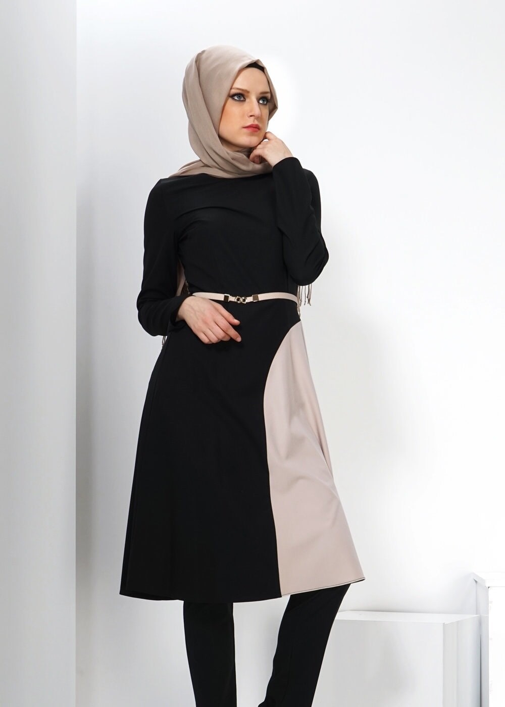 Tesettür giyim SİYAH RENK BLOKLU TUNİK 4320