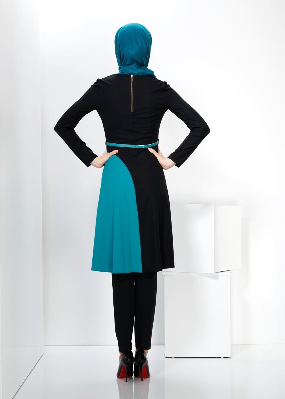 Tesettür giyim SİYAH RENK BLOKLU TUNİK 4320