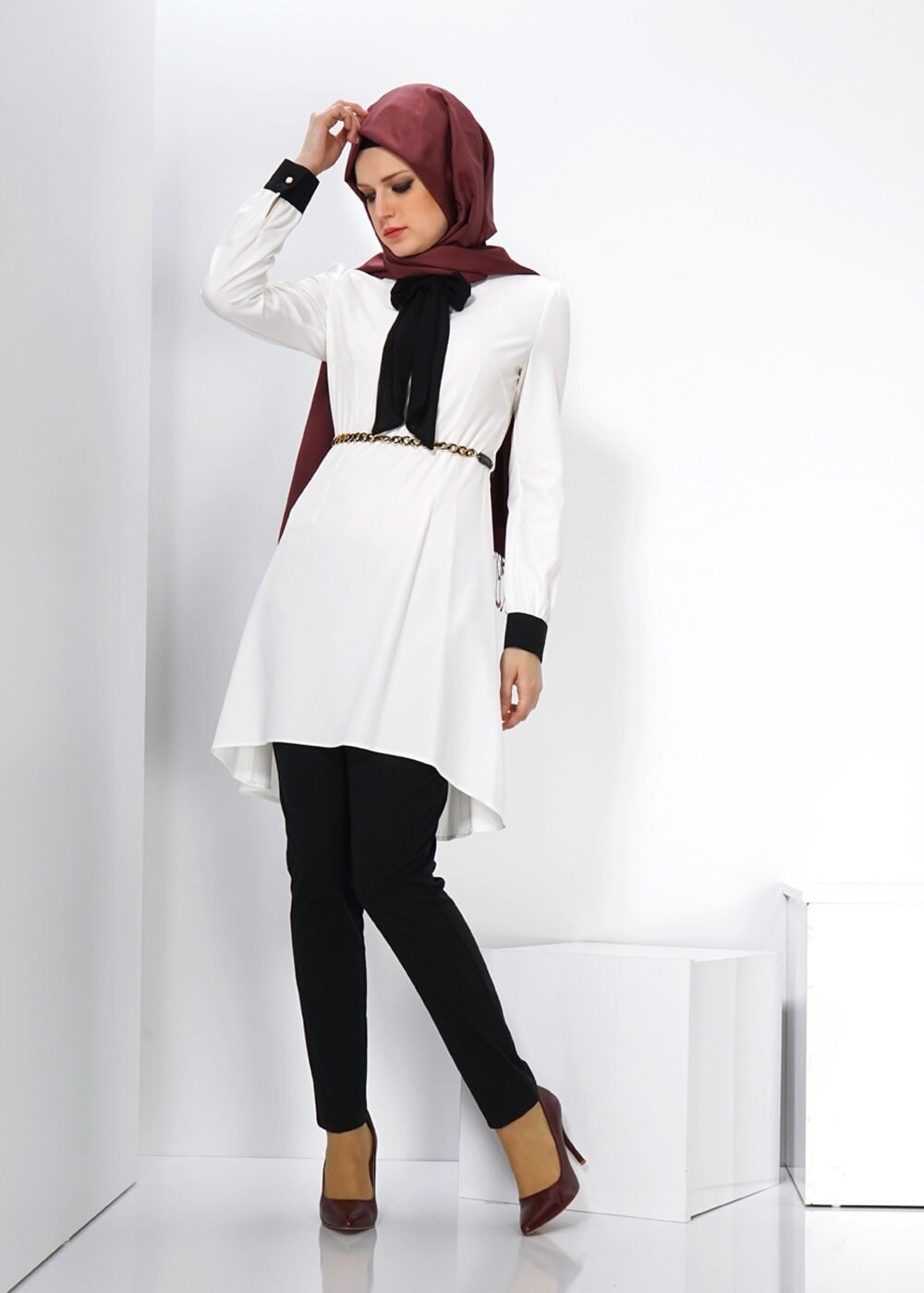 Tesettür giyim BEYAZ YAKASI BAĞLAMA DETAYLI TUNİK 4324 