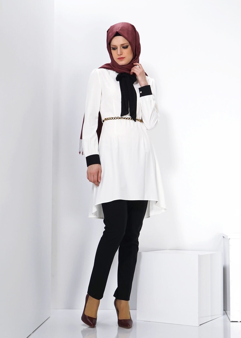 Tesettür giyim BEYAZ YAKASI BAĞLAMA DETAYLI TUNİK 4324 