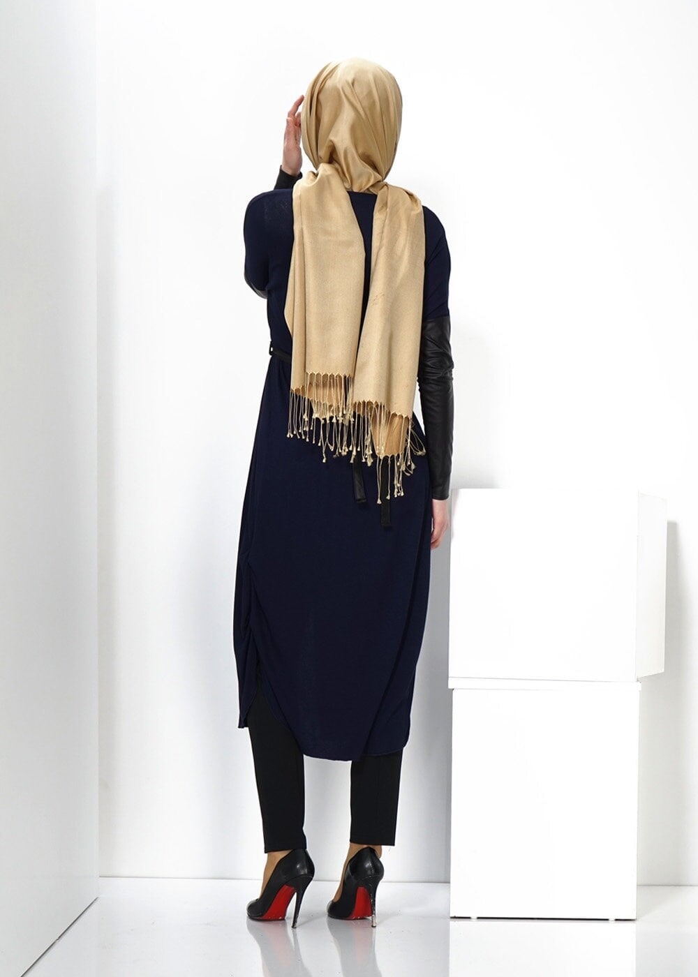 Tesettür giyim LACİVERT KOLU SUNİ DERİ TUNİK 4352