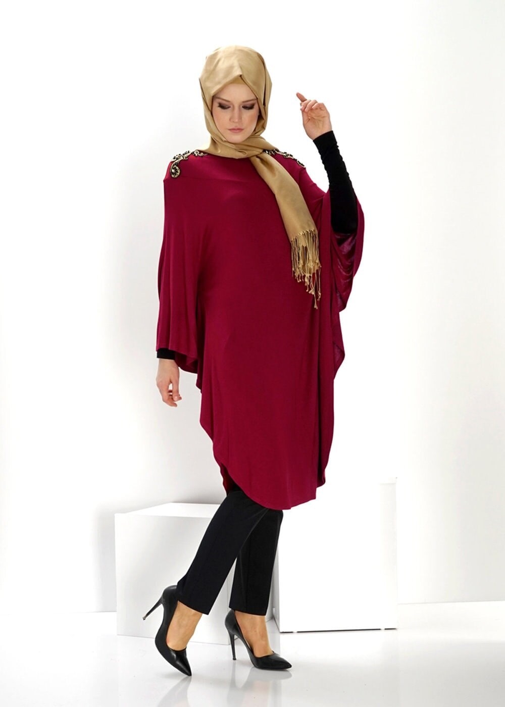 Tesettür giyim BORDO TAŞ DETAYLI TUNİK 4421