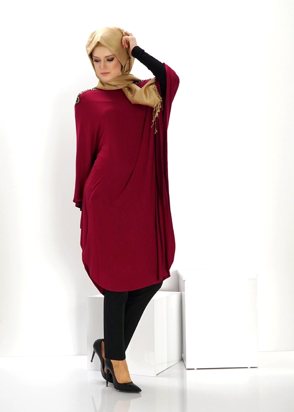 Tesettür giyim BORDO TAŞ DETAYLI TUNİK 4421