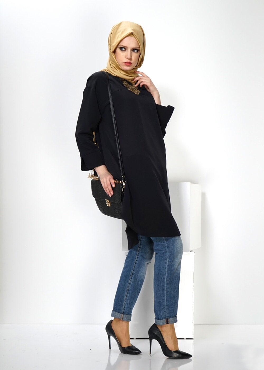 Tesettür giyim SİYAH ASİMETRİK KESİM TUNİK 4440