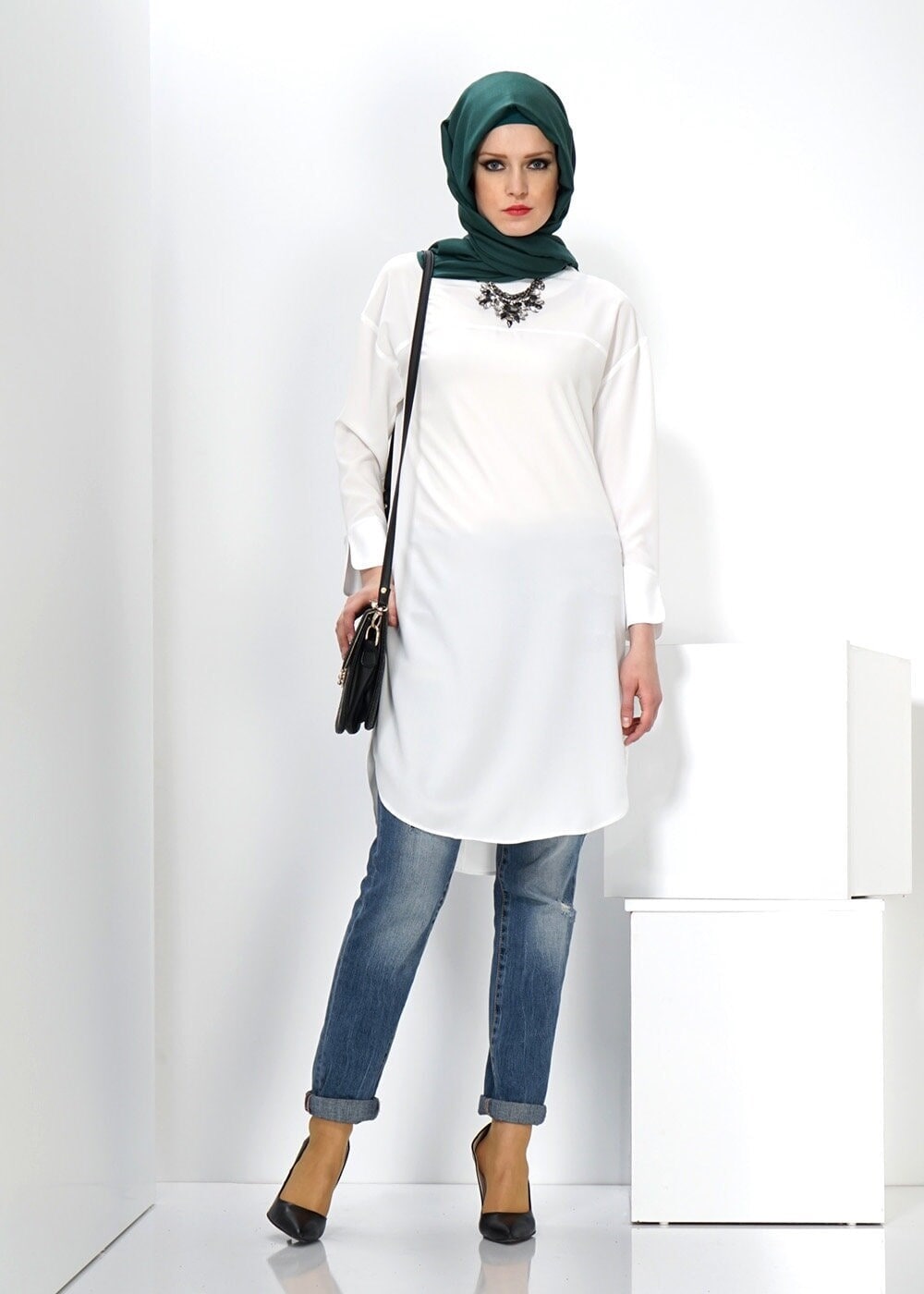 Tesettür giyim BEYAZ ASİMETRİK KESİM TUNİK 4440