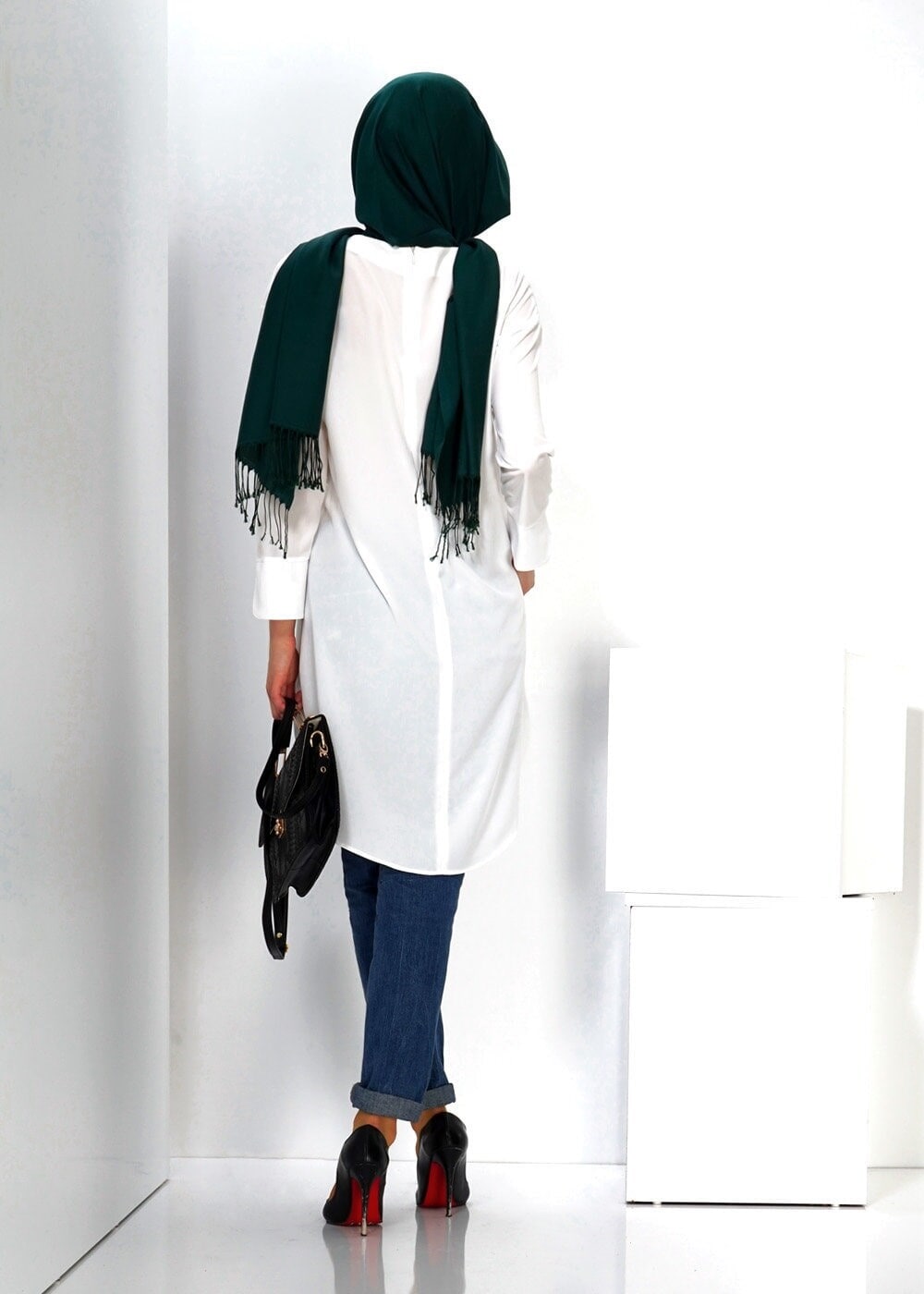 Tesettür giyim BEYAZ ASİMETRİK KESİM TUNİK 4440