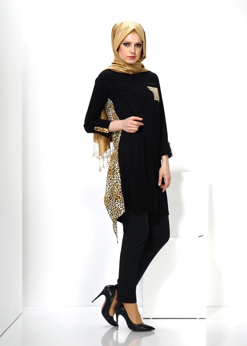 Tesettür giyim SİYAH  LEOPAR DESENLİ TUNİK 4448