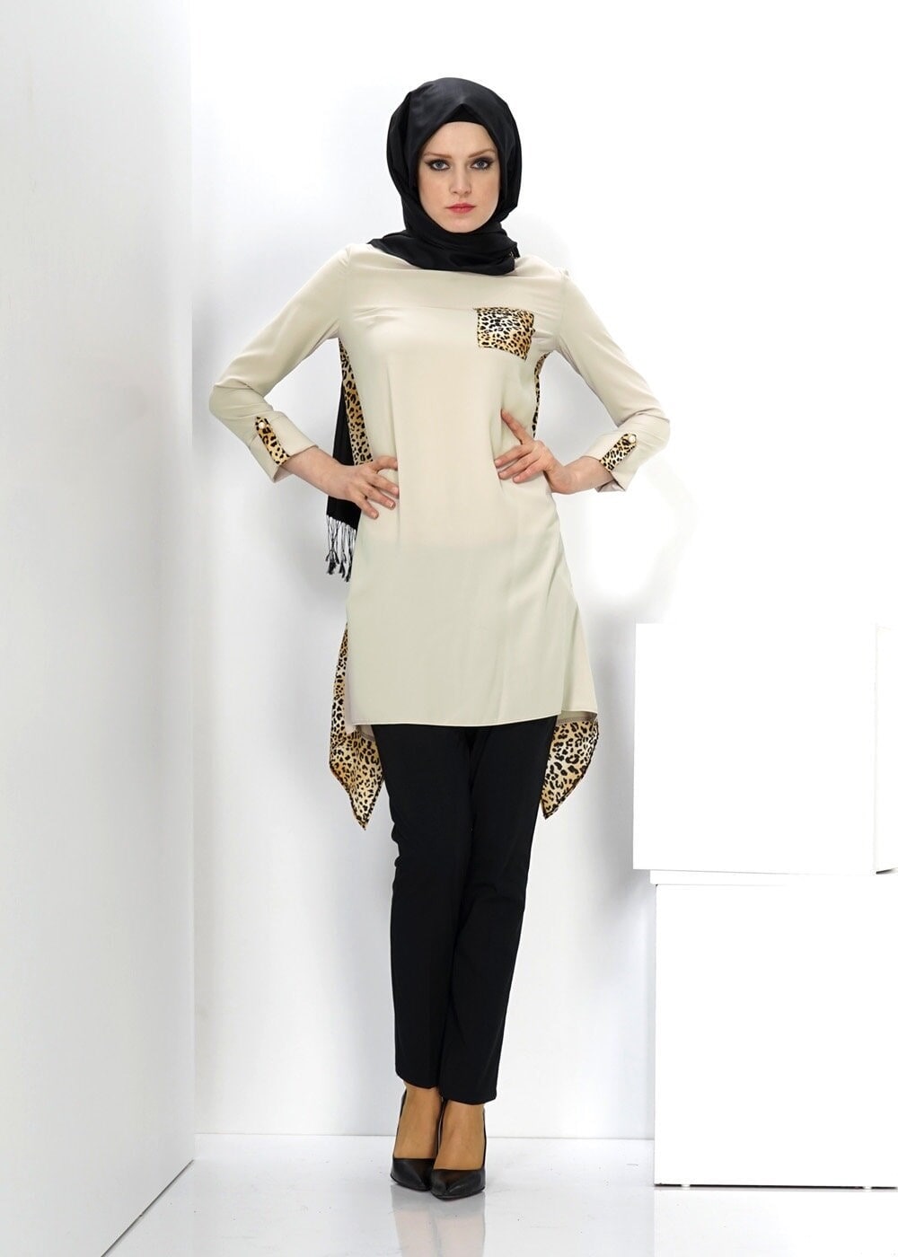 Tesettür giyim BEJ  LEOPAR DESENLİ TUNİK 4448