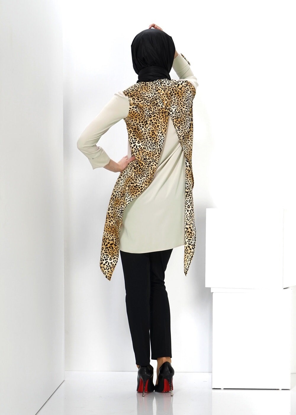 Tesettür giyim BEJ  LEOPAR DESENLİ TUNİK 4448
