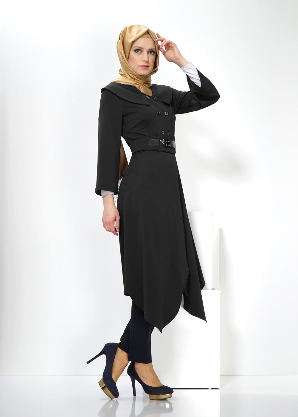 Tesettür giyim SİYAH ASİMETRİK KESİM DÜĞMELİ TUNİK 4453  