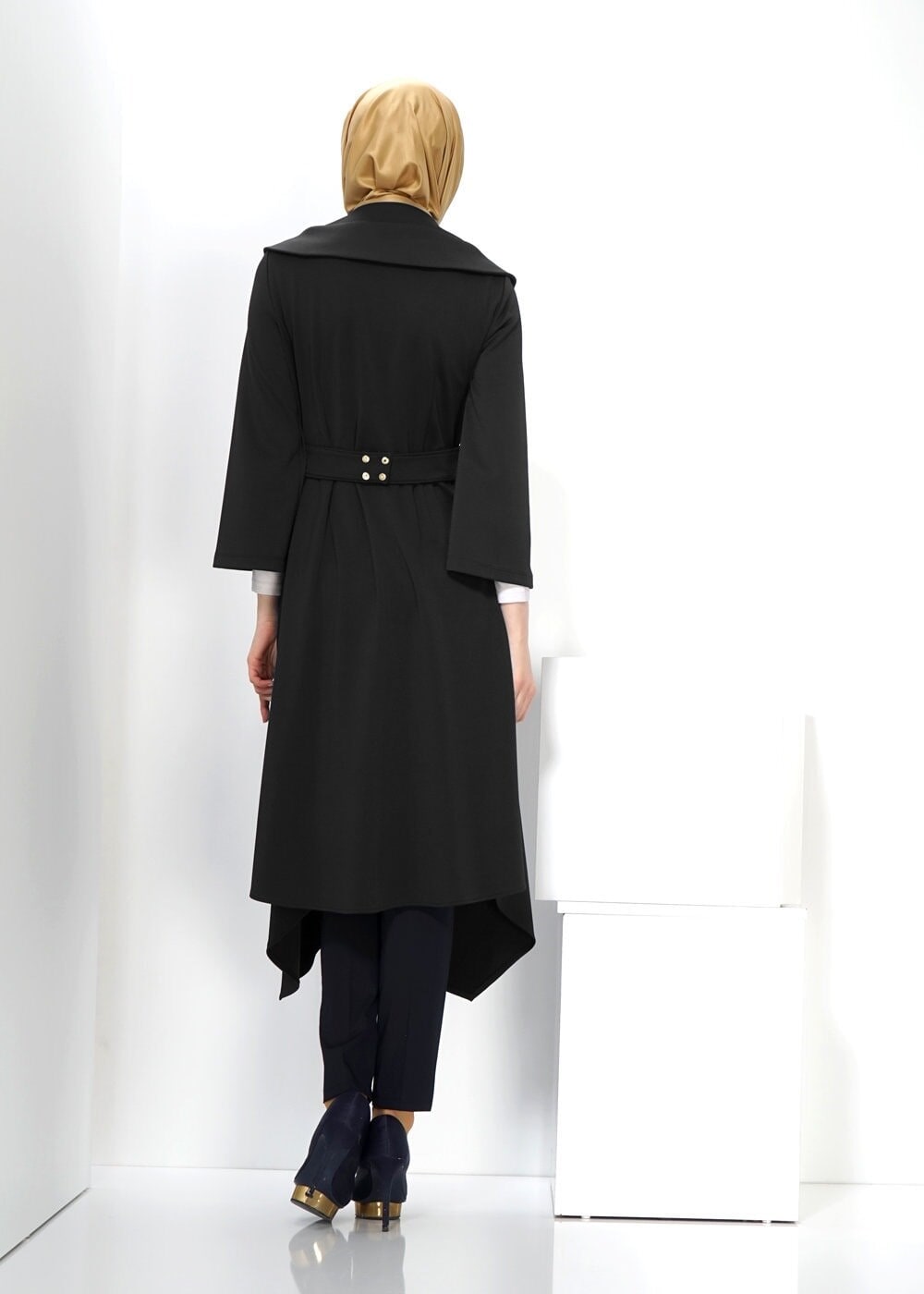 Tesettür giyim SİYAH ASİMETRİK KESİM DÜĞMELİ TUNİK 4453  