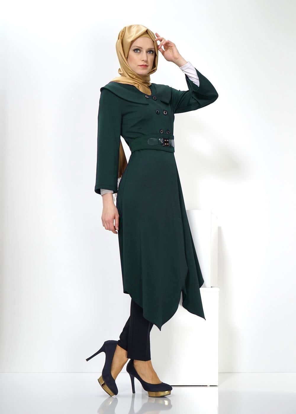 Tesettür giyim YEŞİL ASİMETRİK KESİM DÜĞMELİ TUNİK 4453  