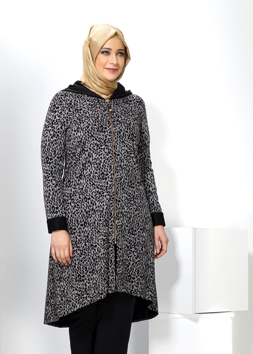 Tesettür giyim GRİ KAPÜŞONLU FERMUARLI TUNİK 4454 