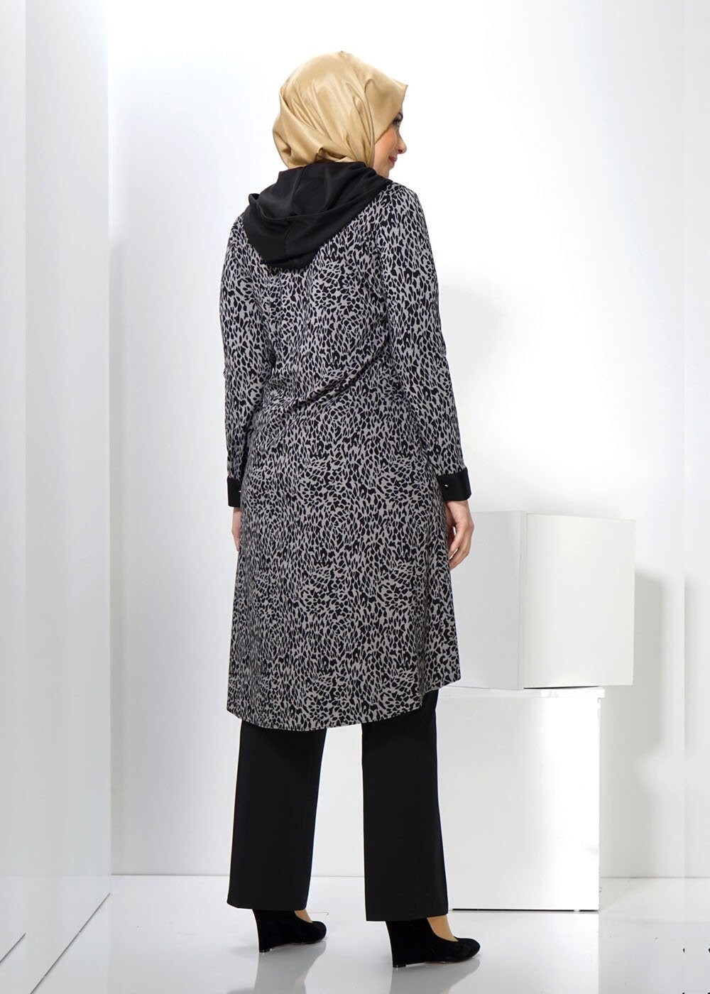 Tesettür giyim GRİ KAPÜŞONLU FERMUARLI TUNİK 4454 