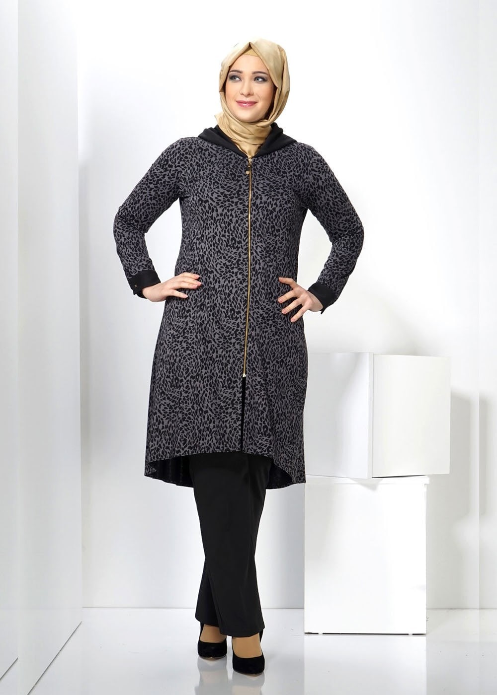 Tesettür giyim GRİ KAPÜŞONLU FERMUARLI TUNİK 4454 