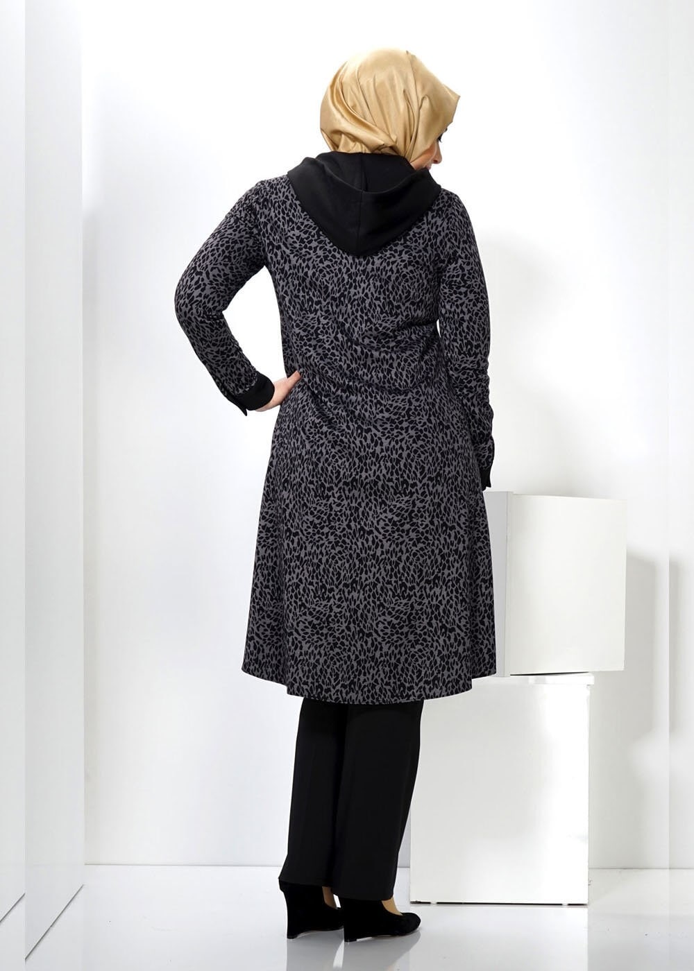 Tesettür giyim GRİ KAPÜŞONLU FERMUARLI TUNİK 4454 