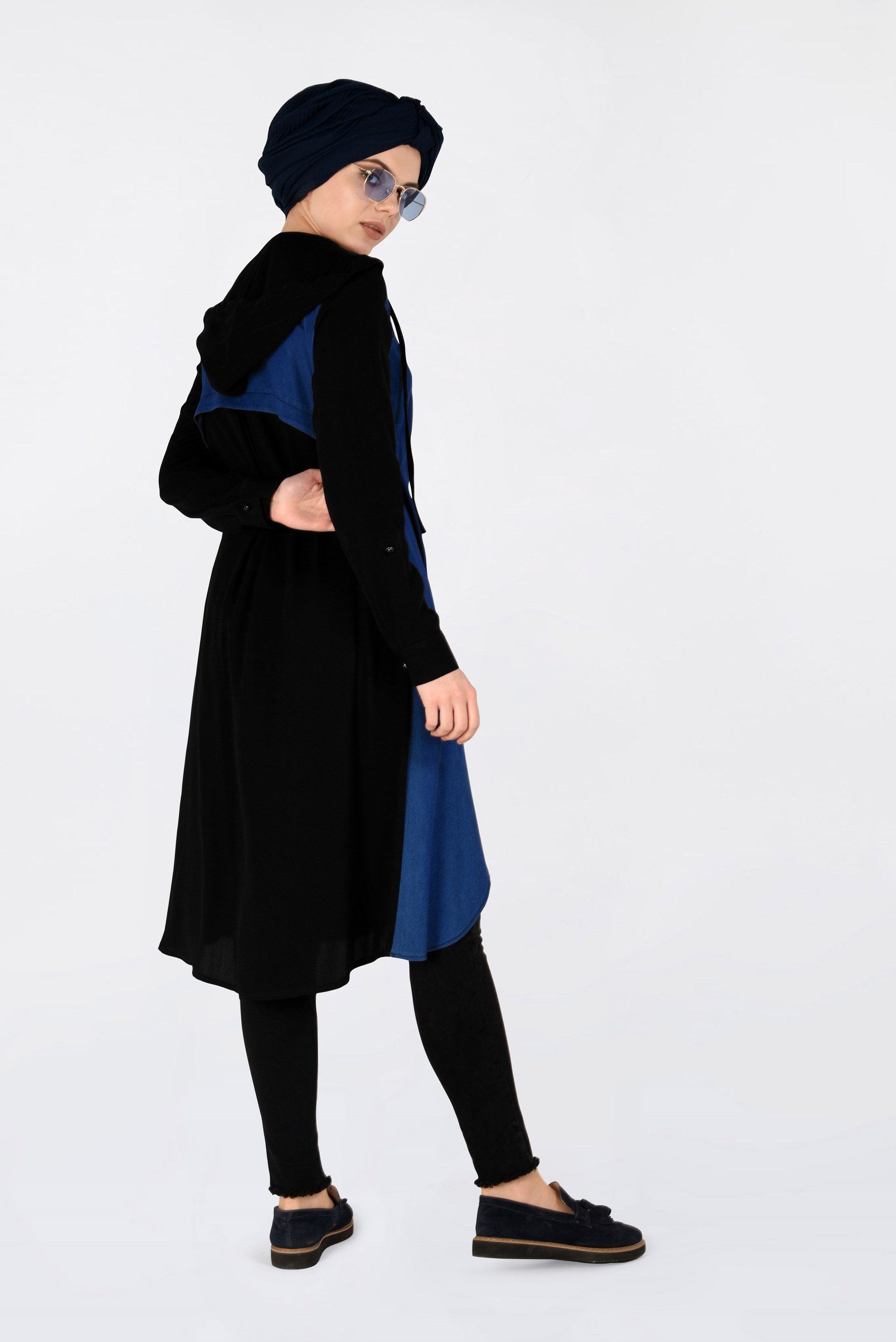 Tesettür giyim SİYAH KAPÜŞONLU FERMUARLI TUNİK 4456 