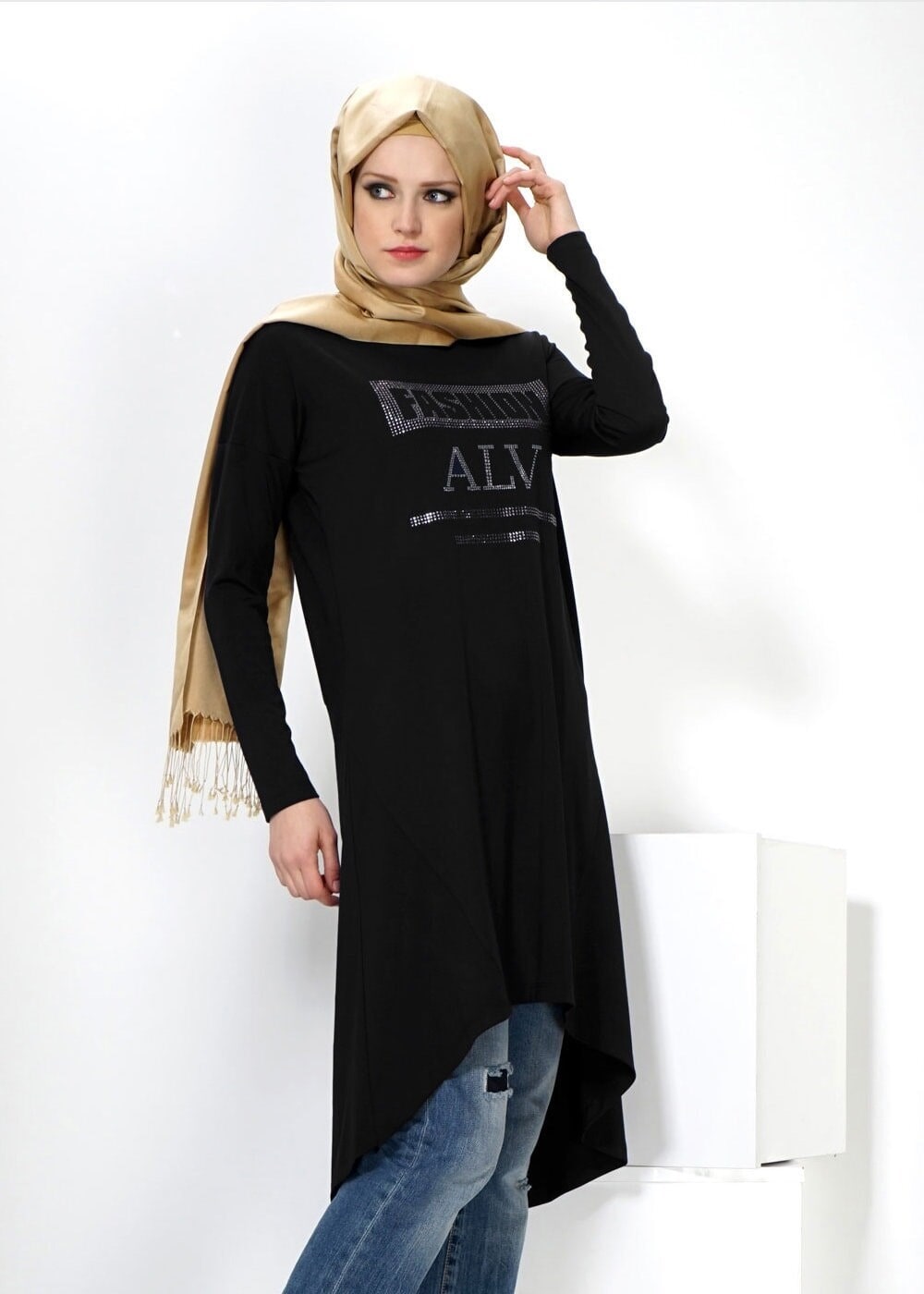 Tesettür giyim SİYAH ASİMETRİK KESİM BASKILI TUNİK 4518