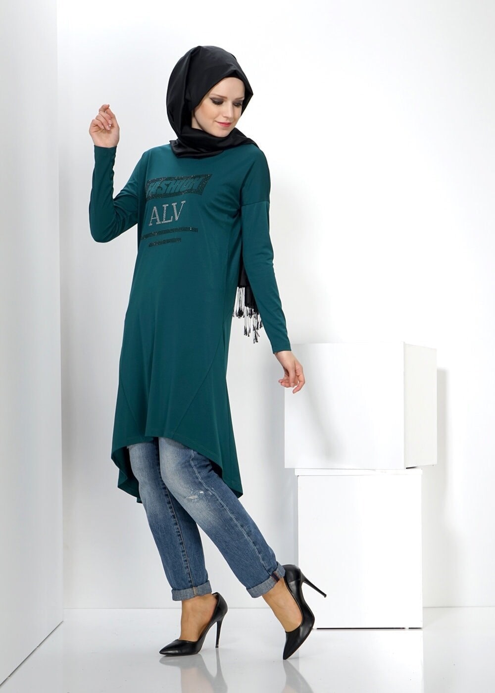 Tesettür giyim YEŞİL ASİMETRİK KESİM BASKILI TUNİK 4518