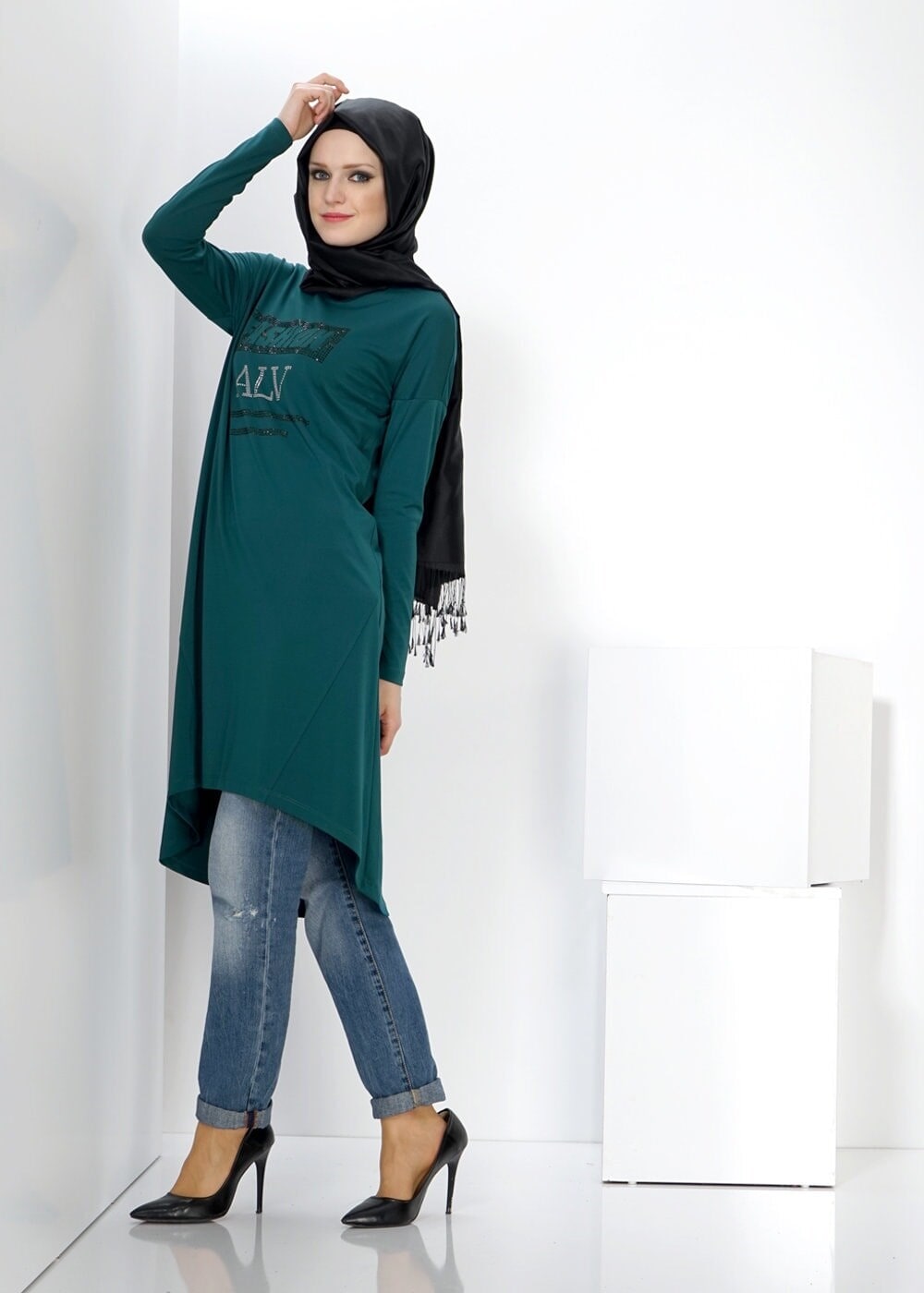 Tesettür giyim YEŞİL ASİMETRİK KESİM BASKILI TUNİK 4518