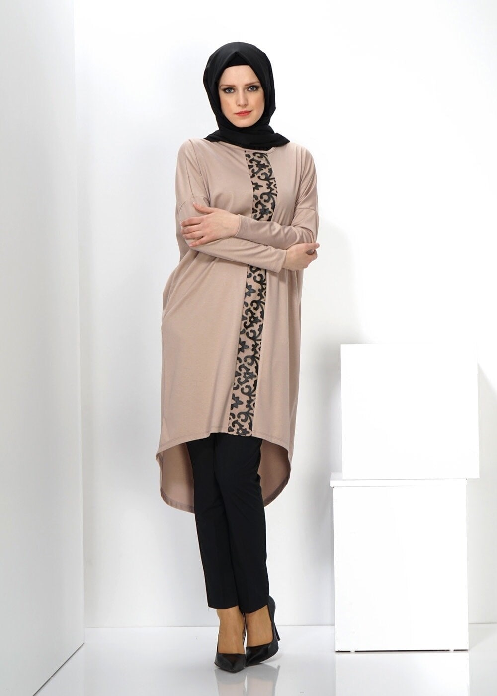 Tesettür giyim BEJ DESENLİ ASİMETRİK KESİM TUNİK 4529