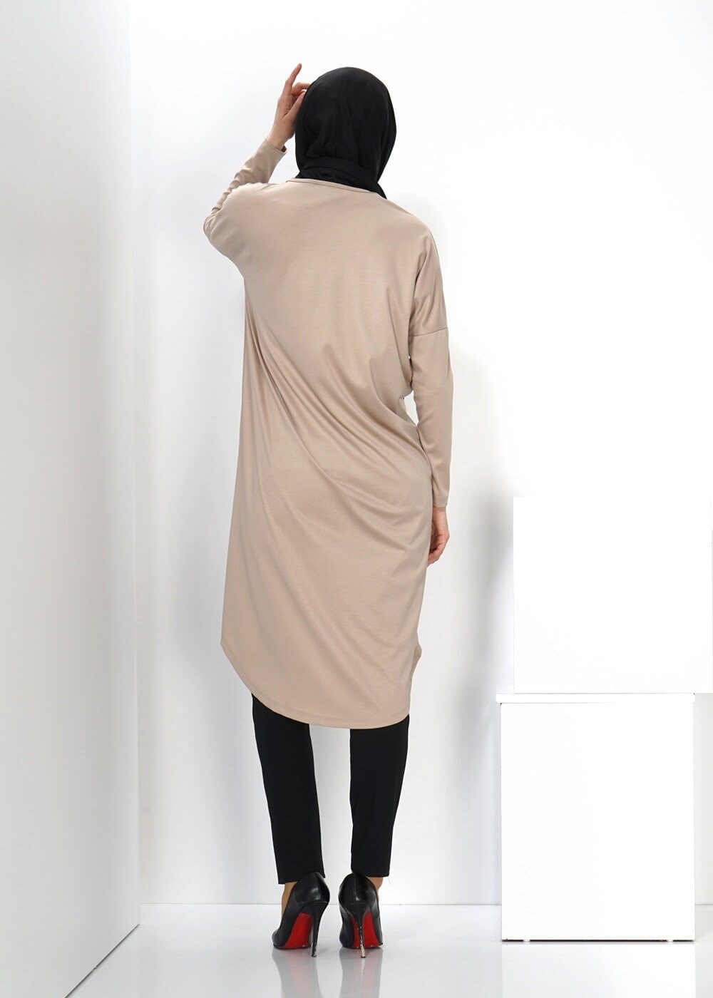 Tesettür giyim BEJ DESENLİ ASİMETRİK KESİM TUNİK 4529