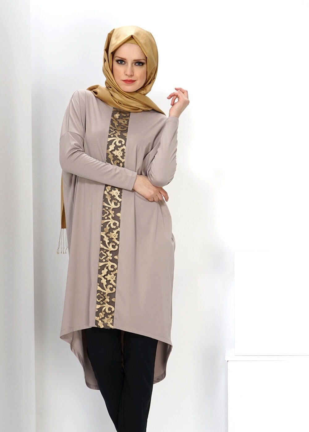 Tesettür giyim BEJ DESENLİ ASİMETRİK KESİM TUNİK 4529