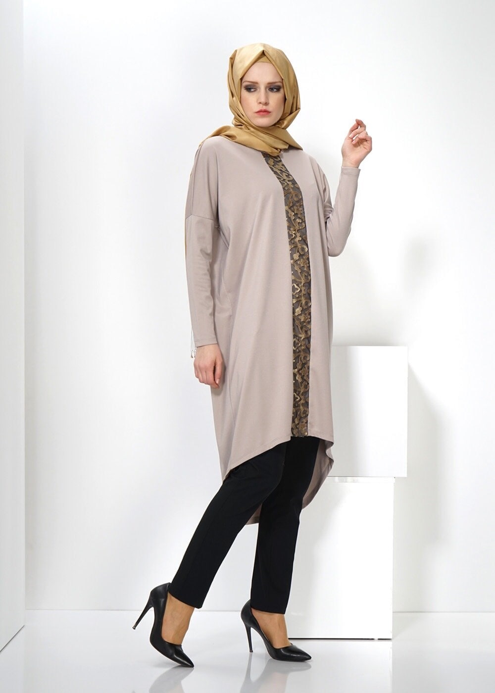 Tesettür giyim BEJ DESENLİ ASİMETRİK KESİM TUNİK 4529