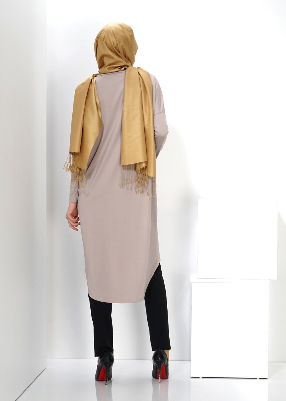 Tesettür giyim BEJ DESENLİ ASİMETRİK KESİM TUNİK 4529