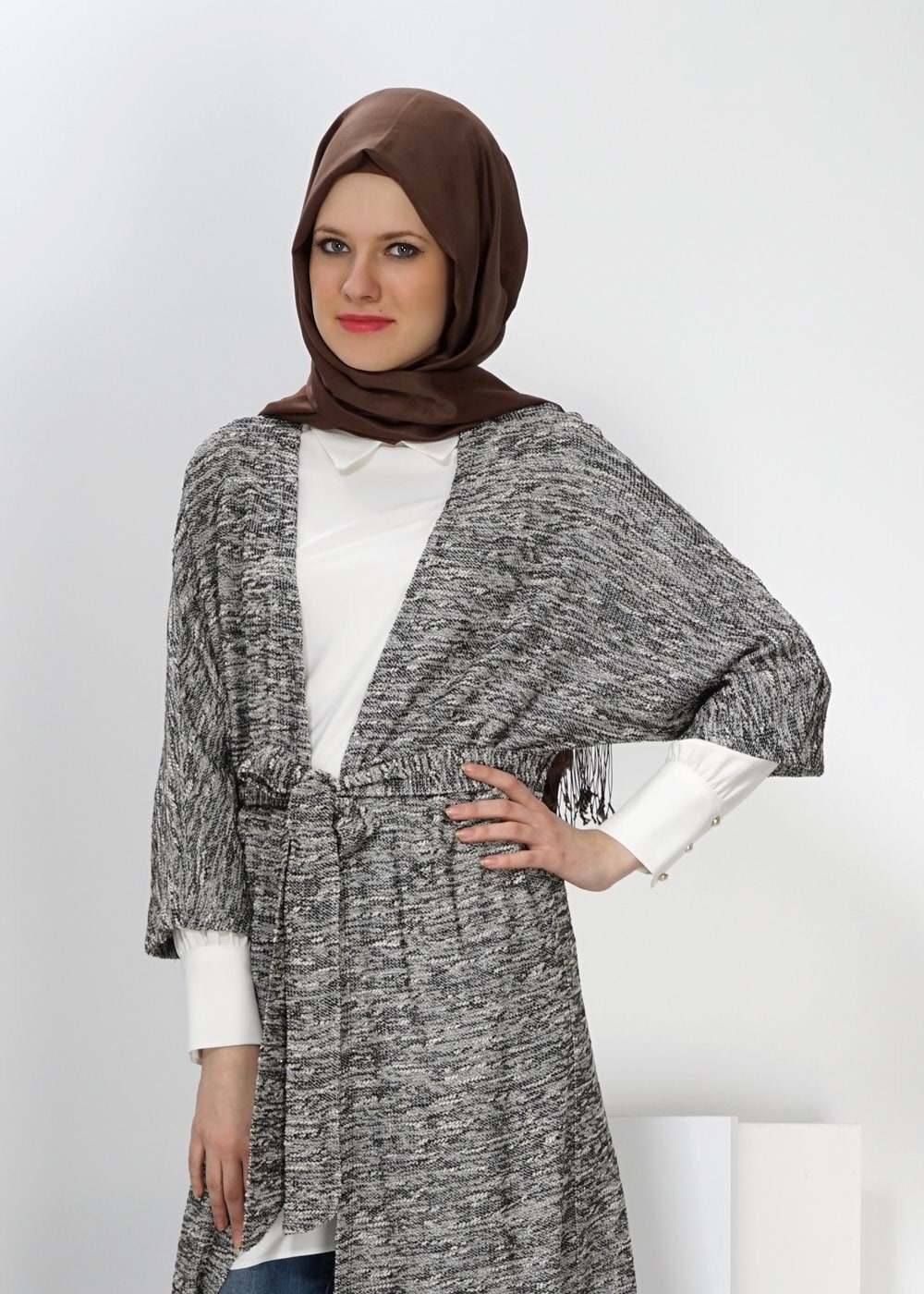 Tesettür giyim SİYAH PÜSKÜL DETAYLI TUNİK 4543